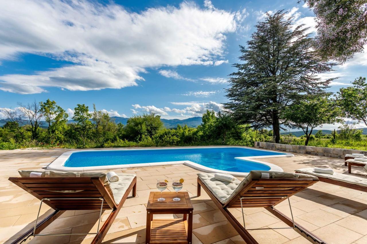 Casa Di Oliva-House With Heated Pool & Jacuzzi In Trilj, Croatia Villa Luaran gambar