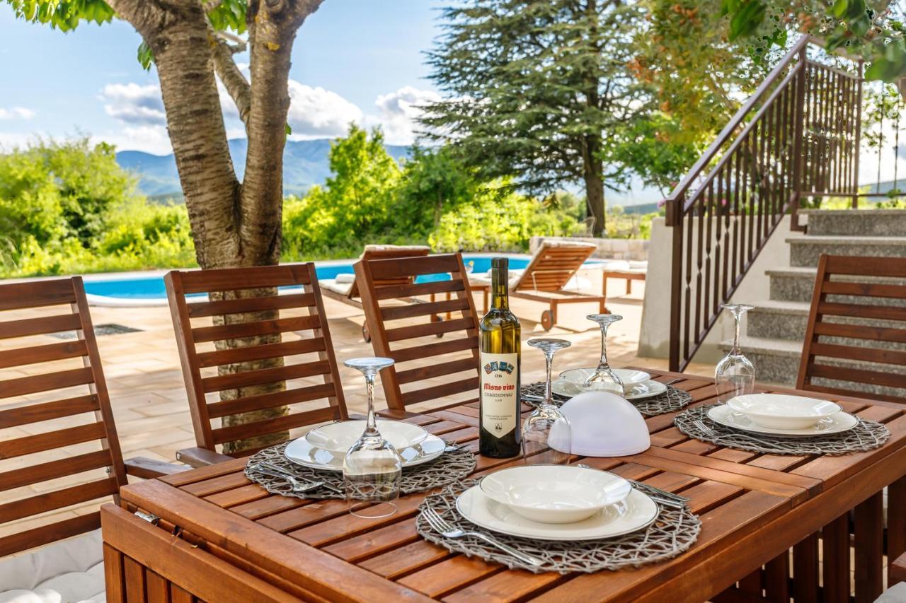 Casa Di Oliva-House With Heated Pool & Jacuzzi In Trilj, Croatia Villa Luaran gambar