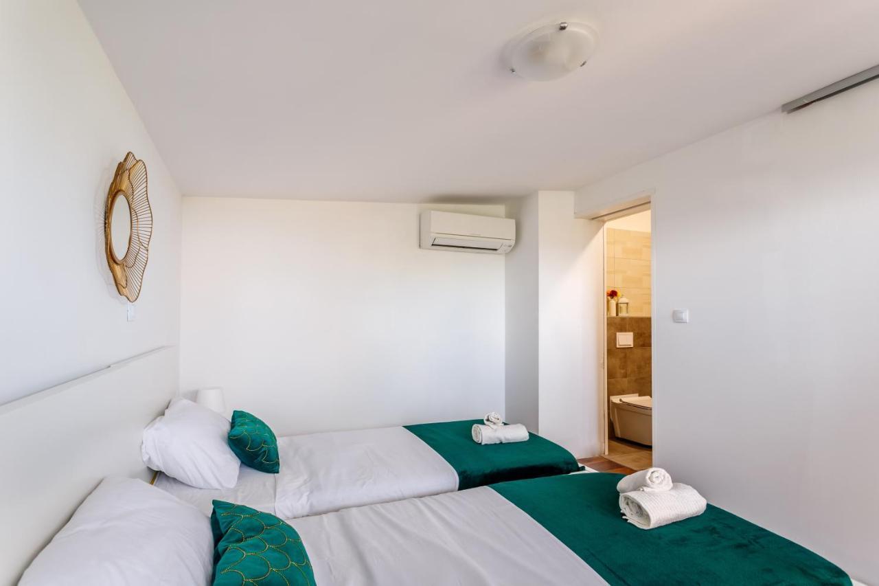 Casa Di Oliva-House With Heated Pool & Jacuzzi In Trilj, Croatia Villa Luaran gambar