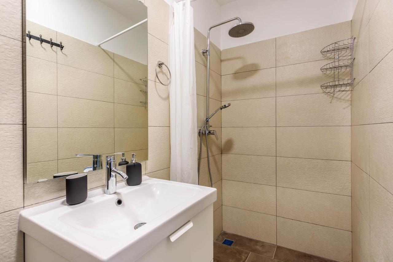 Casa Di Oliva-House With Heated Pool & Jacuzzi In Trilj, Croatia Villa Luaran gambar