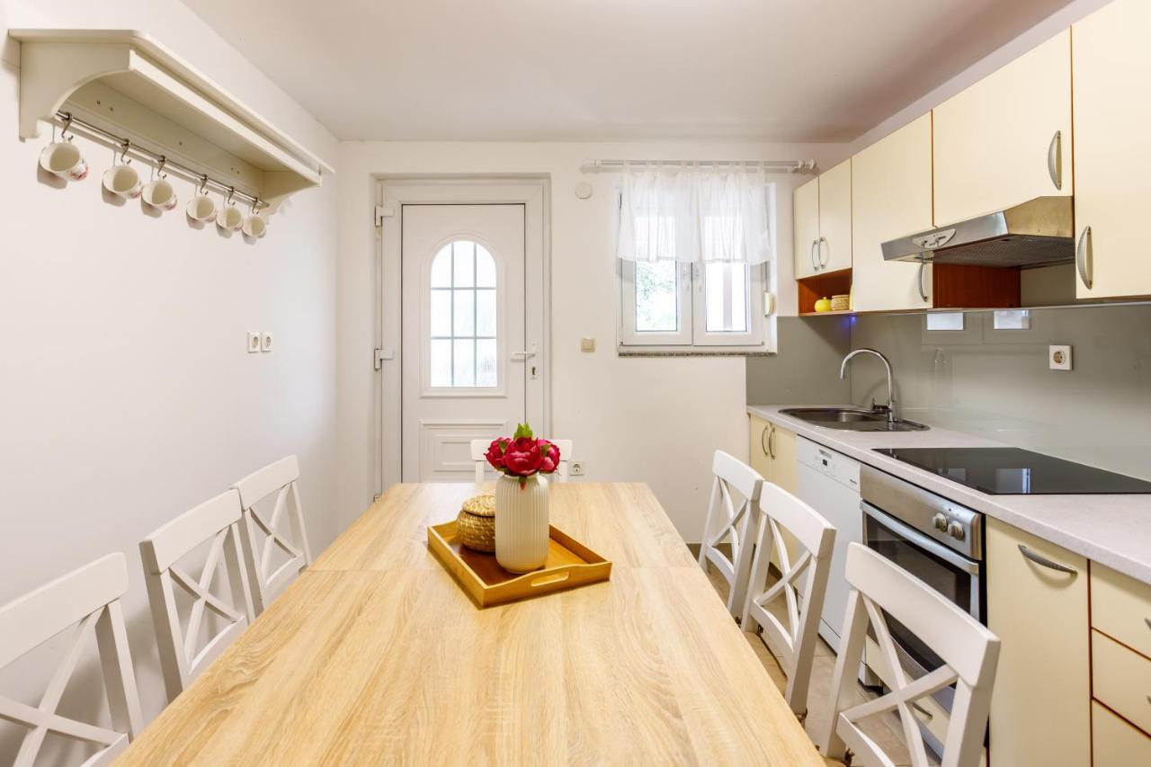 Casa Di Oliva-House With Heated Pool & Jacuzzi In Trilj, Croatia Villa Luaran gambar