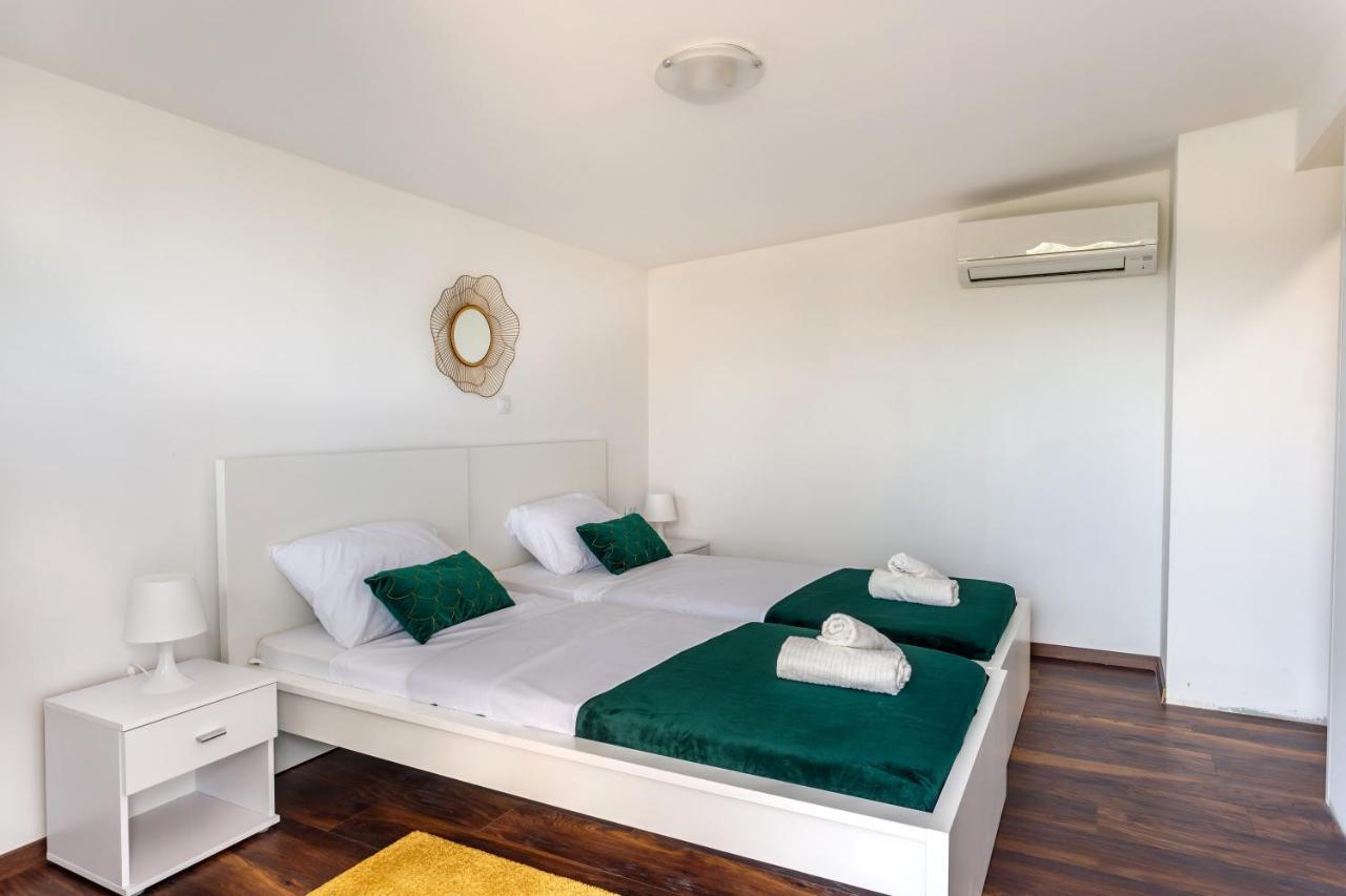 Casa Di Oliva-House With Heated Pool & Jacuzzi In Trilj, Croatia Villa Luaran gambar