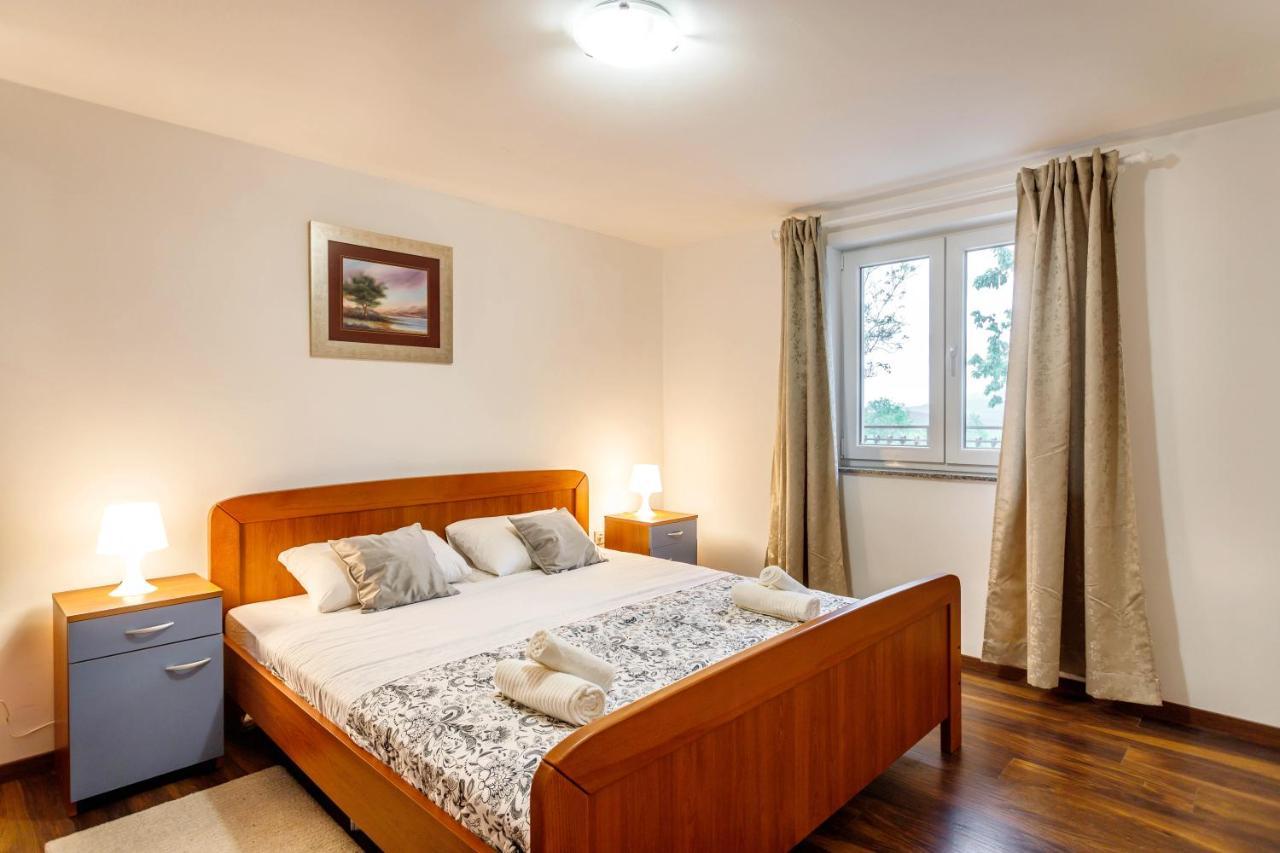 Casa Di Oliva-House With Heated Pool & Jacuzzi In Trilj, Croatia Villa Luaran gambar