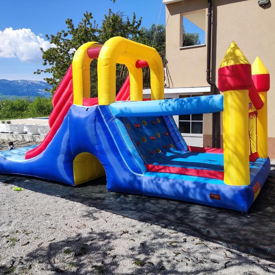 Casa Di Oliva-House With Heated Pool & Jacuzzi In Trilj, Croatia Villa Luaran gambar