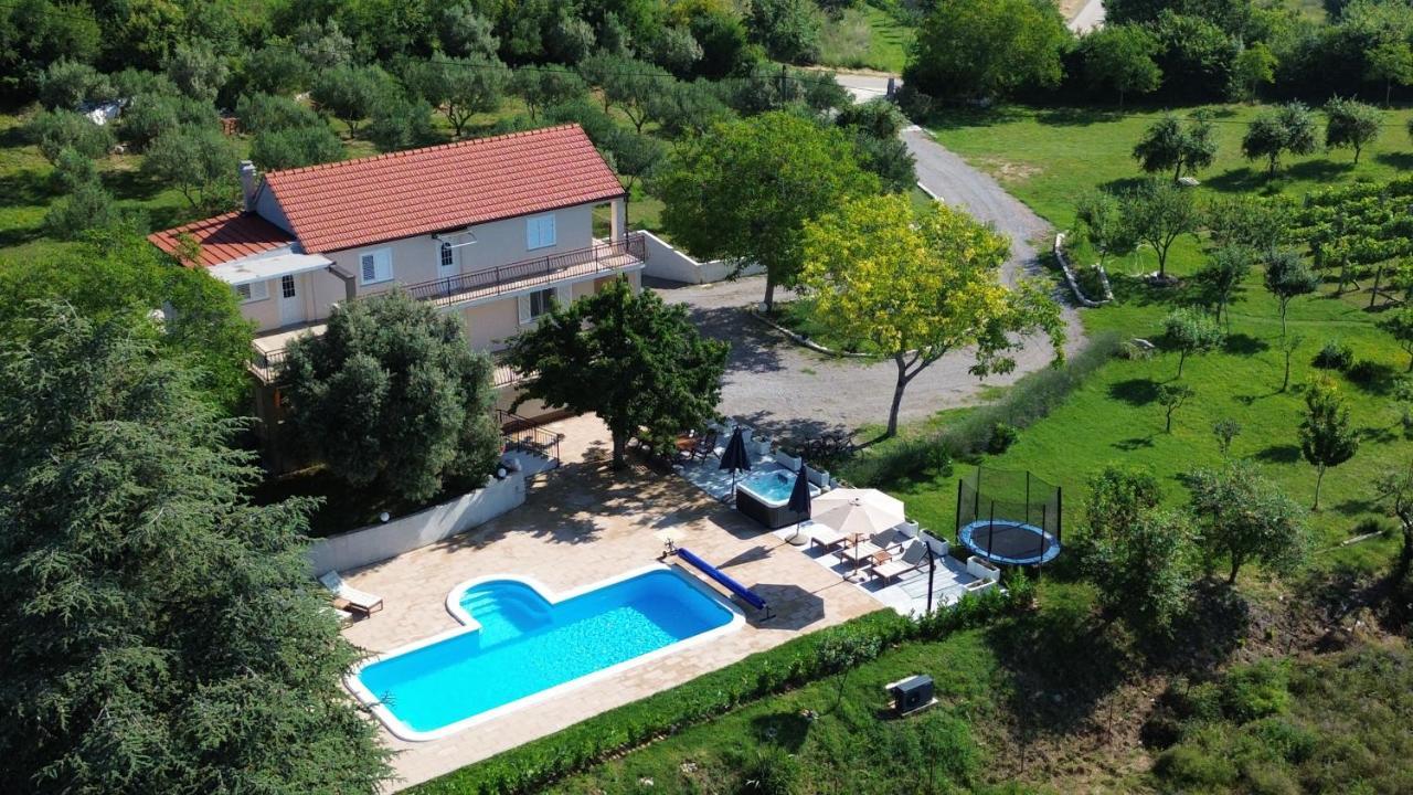 Casa Di Oliva-House With Heated Pool & Jacuzzi In Trilj, Croatia Villa Luaran gambar