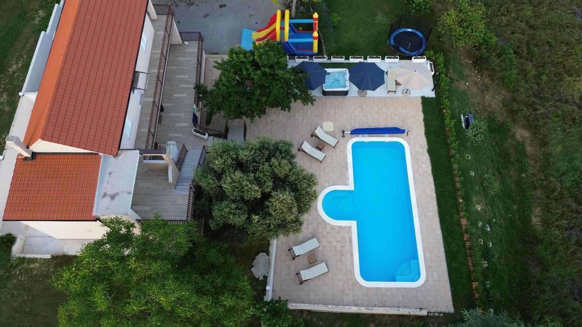 Casa Di Oliva-House With Heated Pool & Jacuzzi In Trilj, Croatia Villa Luaran gambar